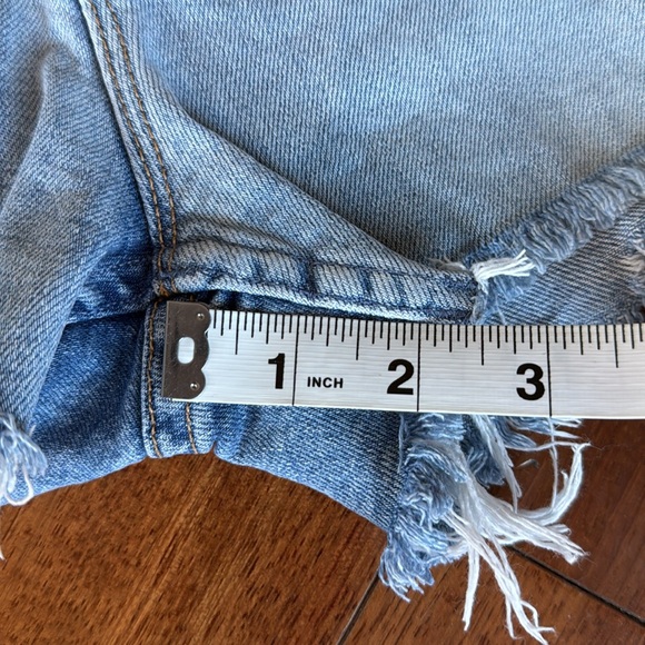 MOTHER The Tomcat Kick Fray Short in I Confess Color:I Confess Size 24 - Picture 8 of 10